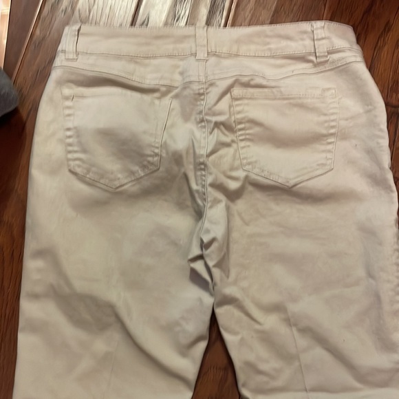 d. Jeans cream colored pants - Picture 4 of 5